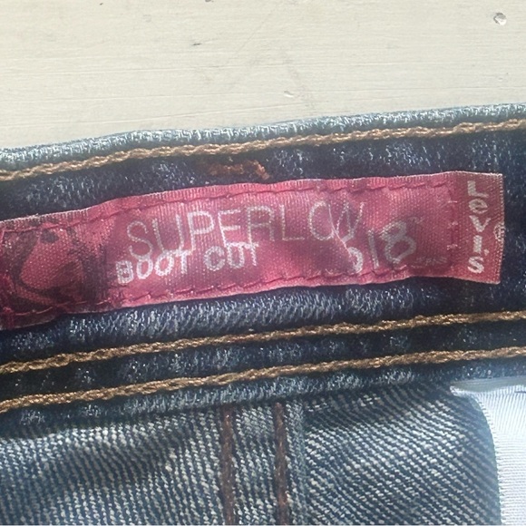 Levi’s 518 Jeans Juniors Size 5 S Medium Wash Super Low Denim Jeans Boot Cut - Picture 4 of 11